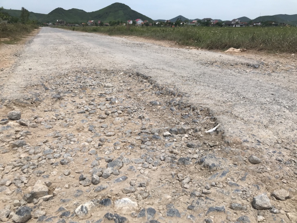 Nghệ An: Tỉnh lộ xuống cấp thê thảm, dân kêu trời không thấu! - 3 Nghệ An: Tỉnh lộ xuống cấp thê thảm, dân kêu trời không thấu! - 3