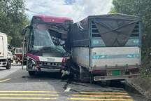 Tai nạn liên hoàn gần hầm Hải Vân, 3 người bị thương