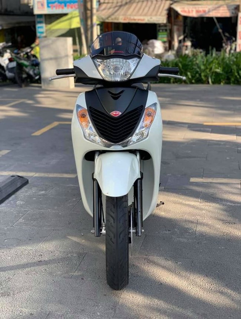 Đẳng cấp dân chơi: Honda SH biển khủng, giá ngang ô tô - 10 Đẳng cấp dân chơi: Honda SH biển khủng, giá ngang ô tô - 10