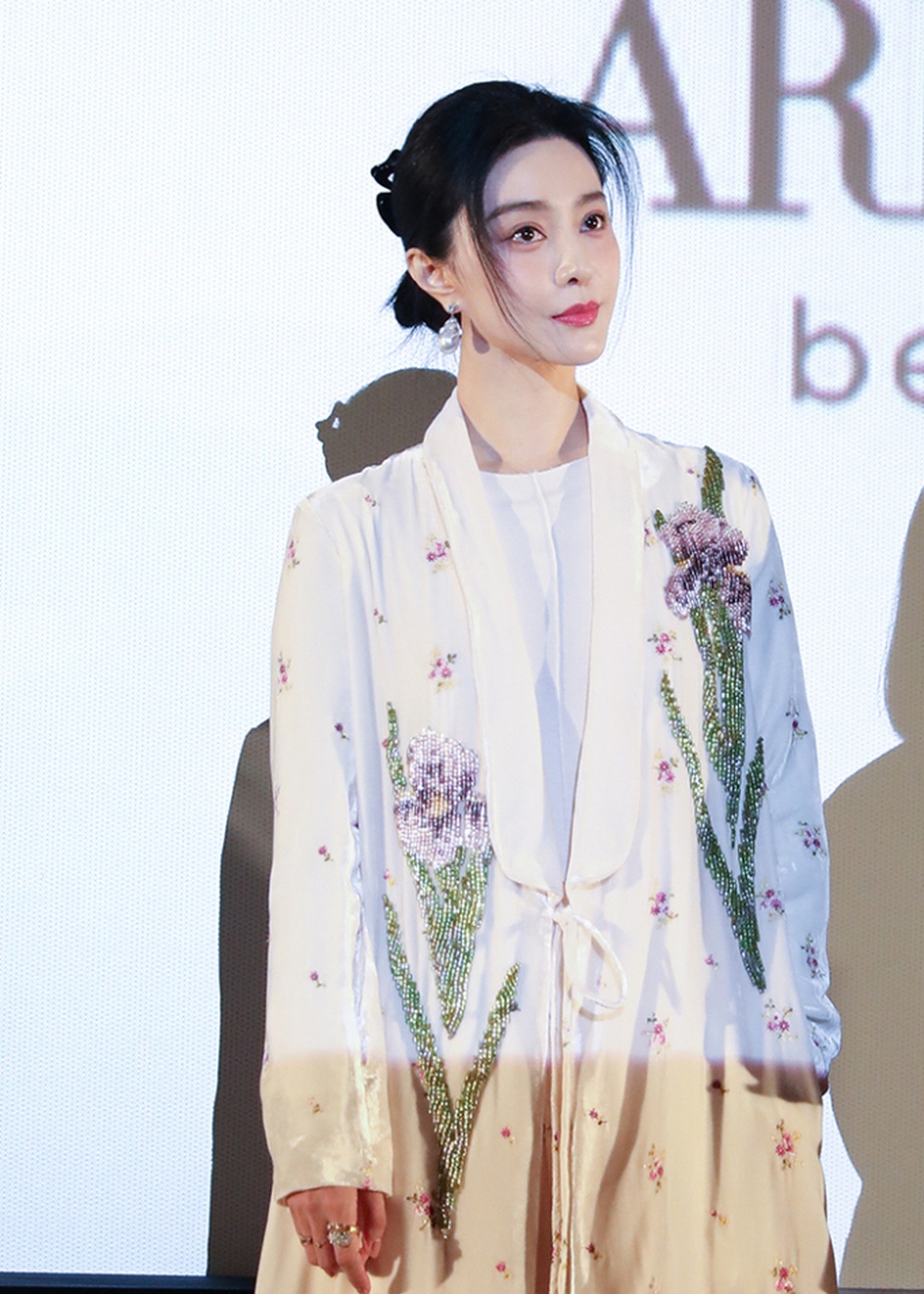 Phong cách quyến rũ của nữ hoàng thảm đỏ Phạm Băng Băng ngày trở lại - 10 Phong cách quyến rũ của nữ hoàng thảm đỏ Phạm Băng Băng ngày trở lại - 10