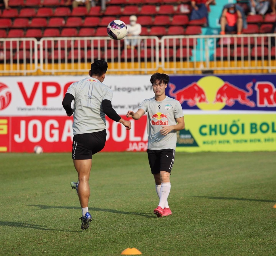 HA Gia Lai 3-0 TPHCM: Lee Nguyễn mờ nhạt, Công Phượng tiếp tục rực rỡ - 24 HA Gia Lai 3-0 TPHCM: Lee Nguyễn mờ nhạt, Công Phượng tiếp tục rực rỡ - 24