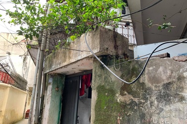 Người đàn ông giết vợ, con đi tìm mẹ để từ biệt trước khi tự thú