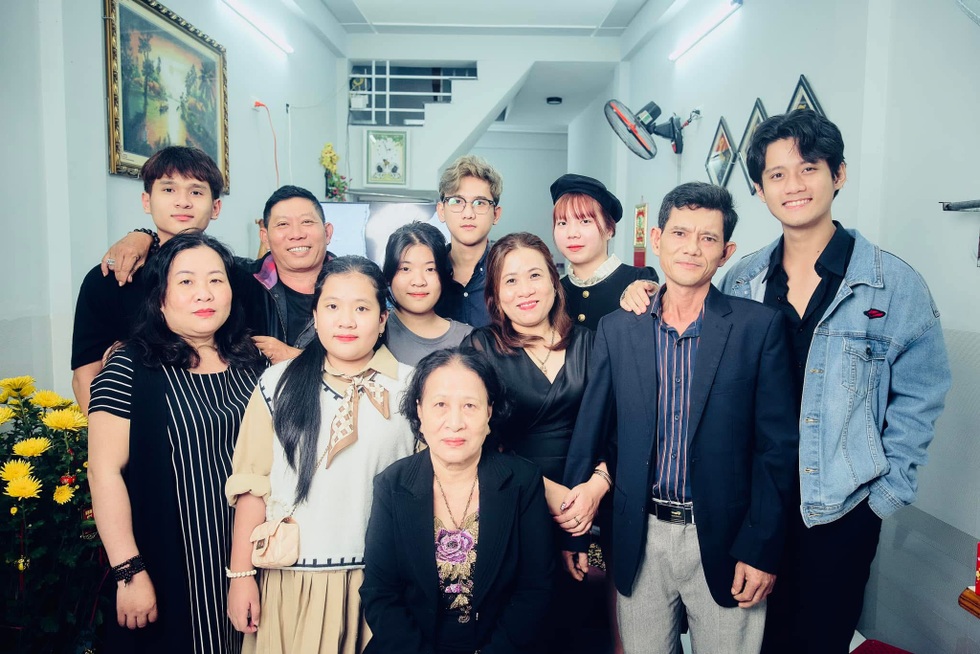 Út Tú của phim Mưa đỏ: Ba mẹ bật khóc khi nghe tôi gọi má ơi trong phim - 12 Út Tú của phim Mưa đỏ: Ba mẹ bật khóc khi nghe tôi gọi má ơi trong phim - 12