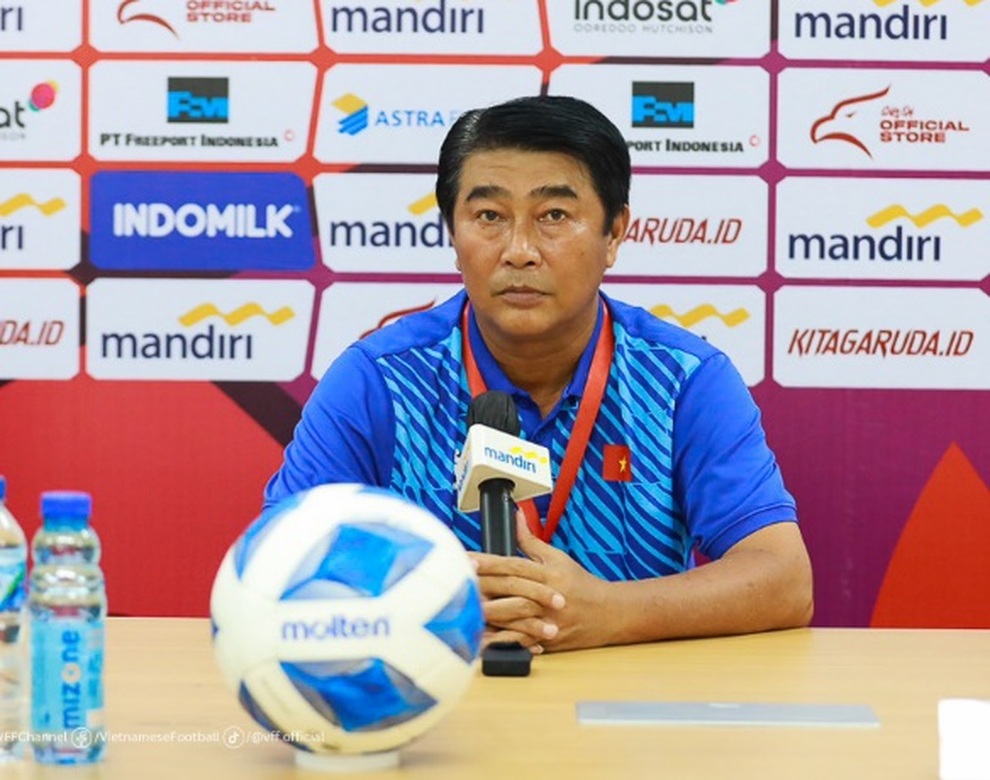 HLV Trần Minh Chiến: U16 Việt Nam đã tặng chiến thắng cho U16 Indonesia - 1