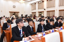 Duy trì chính sách cử học sinh đi nước ngoài đào tạo bằng học bổng Nhà nước