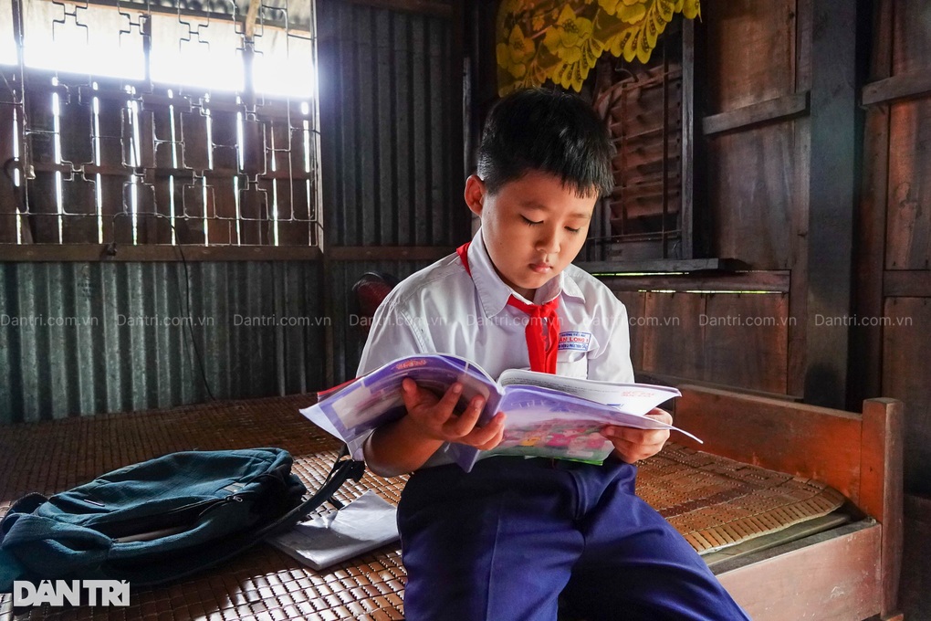 Chồng bỏ, người vợ ung thư bán từng mớ rau dại lo con đói ăn, thất học - 3 Chồng bỏ, người vợ ung thư bán từng mớ rau dại lo con đói ăn, thất học - 3