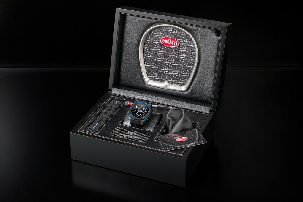 Bugatti ra mắt đồng hồ thông minh đầu tiên bằng vật liệu sợi carbon - 1 Bugatti ra mắt đồng hồ thông minh đầu tiên bằng vật liệu sợi carbon - 1