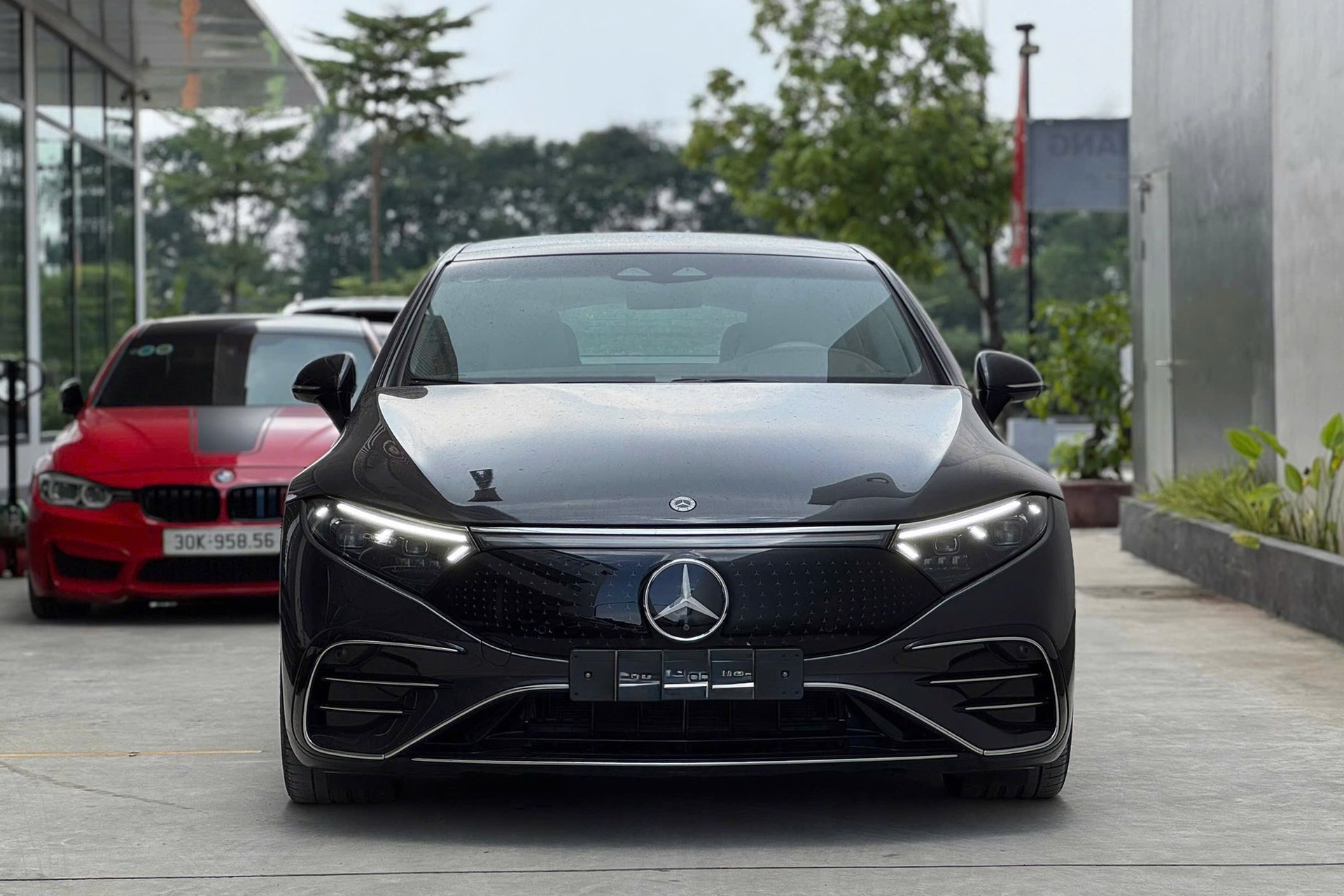 Xe sang chạy điện Mercedes-Benz EQS mất giá 2,4 tỷ sau chỉ 1.500km lăn bánh - 5 Xe sang chạy điện Mercedes-Benz EQS mất giá 2,4 tỷ sau chỉ 1.500km lăn bánh - 5