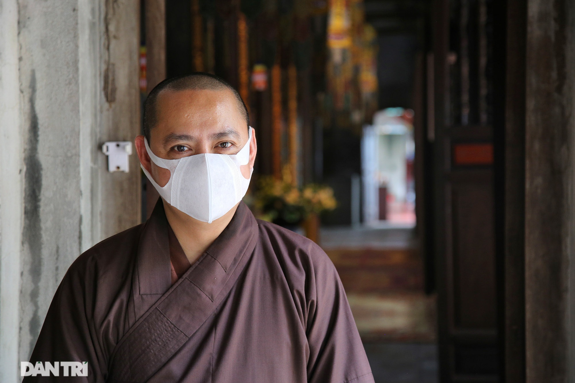 Đền, chùa ở Hà Nội cửa đóng then cài ngay cả trong thời điểm lễ Phật đản - 10