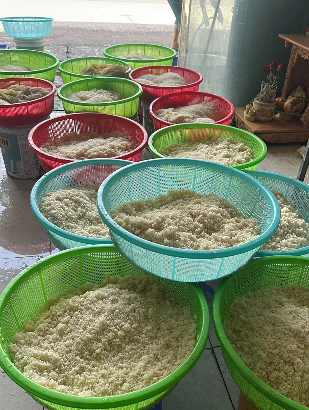 Chủ quán nấu 2 tạ xôi cứu trợ người dân Thái Nguyên bị ngập lụt - 1 Chủ quán nấu 2 tạ xôi cứu trợ người dân Thái Nguyên bị ngập lụt - 1
