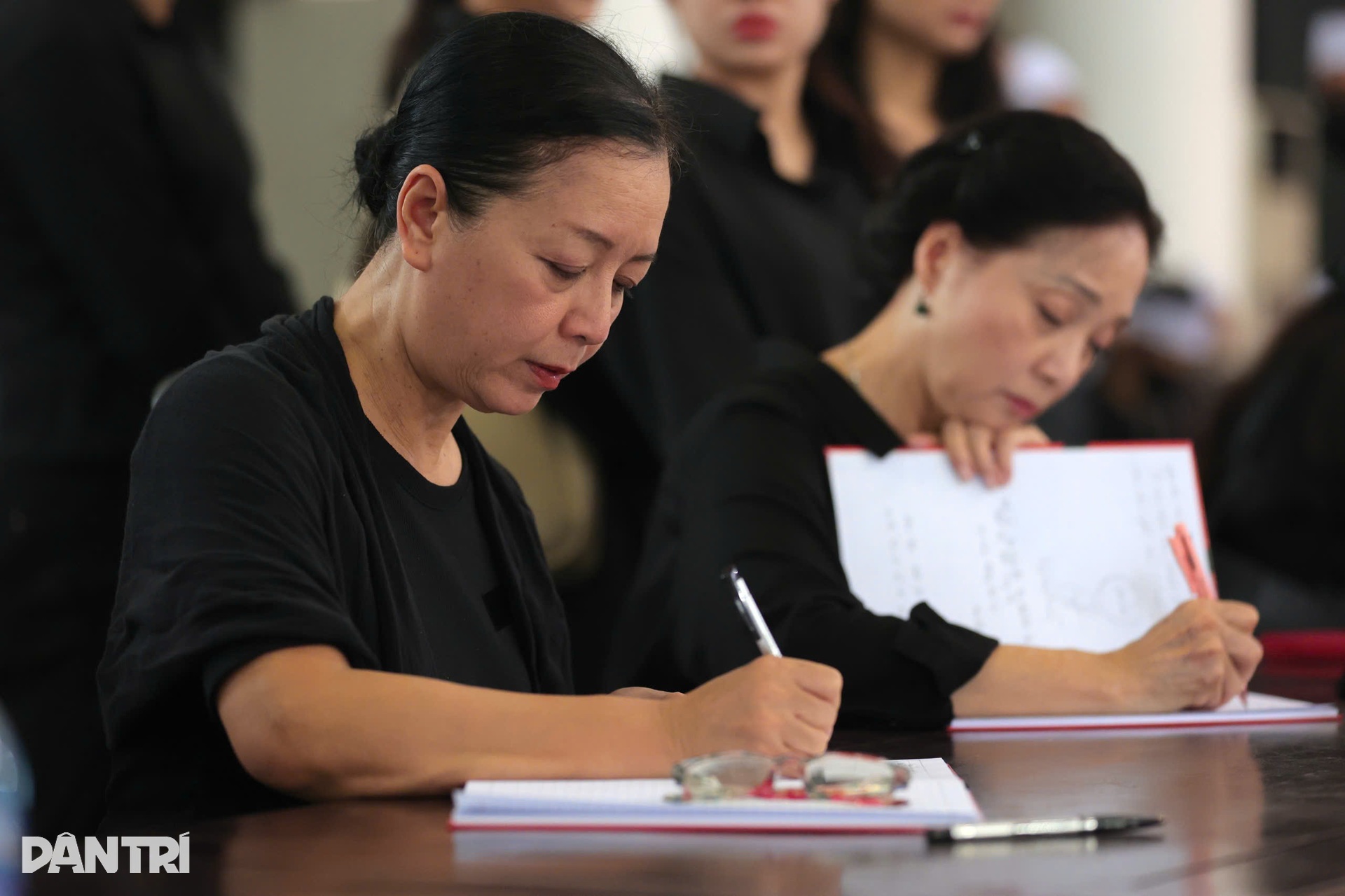 Lan Hương, Xuân Bắc và nhiều nghệ sĩ tiễn đưa NSND Phạm Thị Thành - 10 Lan Hương, Xuân Bắc và nhiều nghệ sĩ tiễn đưa NSND Phạm Thị Thành - 10