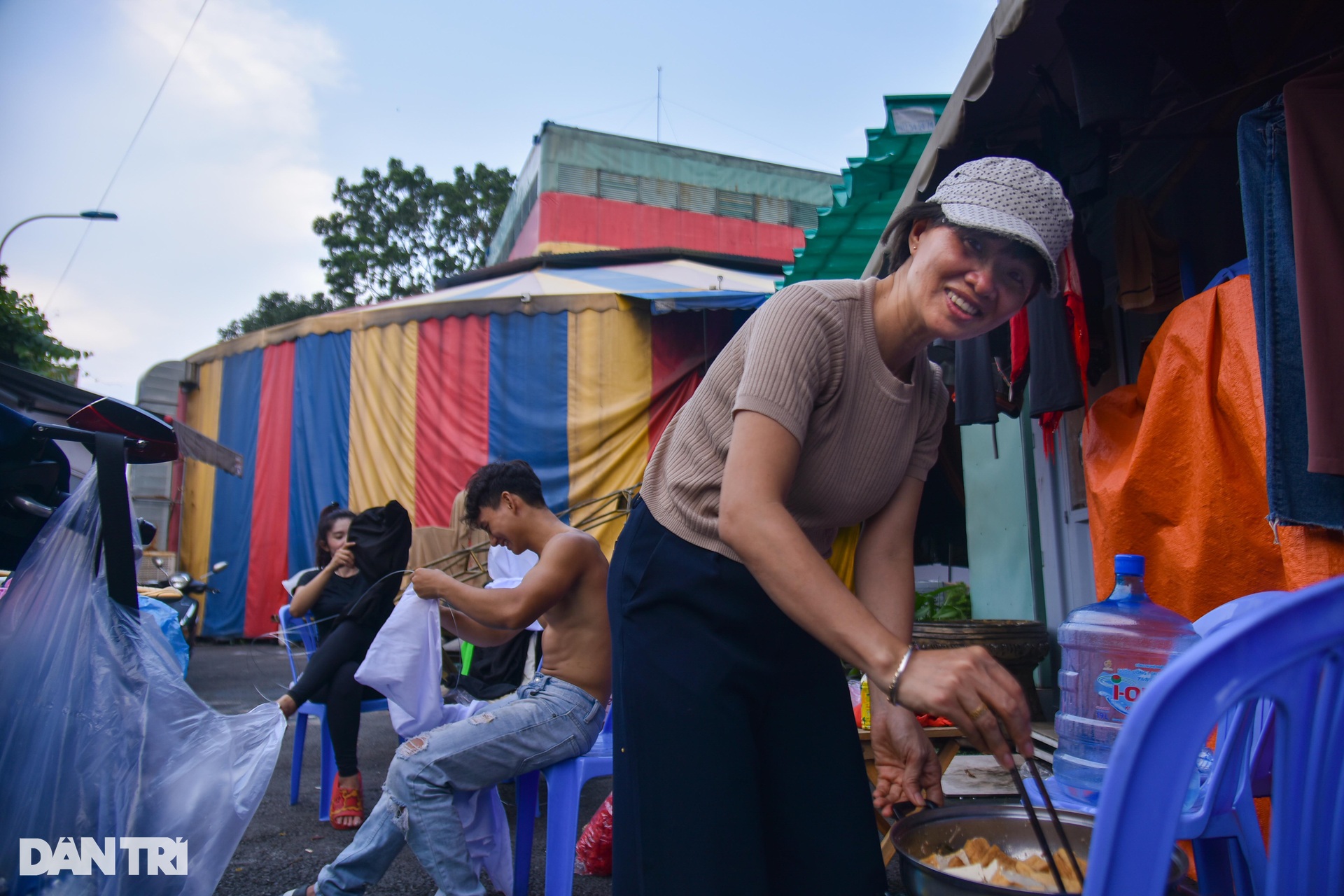 Những bóng hồng thầm lặng sau sân khấu - 9 Những bóng hồng thầm lặng sau sân khấu - 9