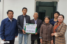 Trao hơn 340 triệu đồng bạn đọc giúp đỡ gia đình người bệnh binh ở Thủ đô