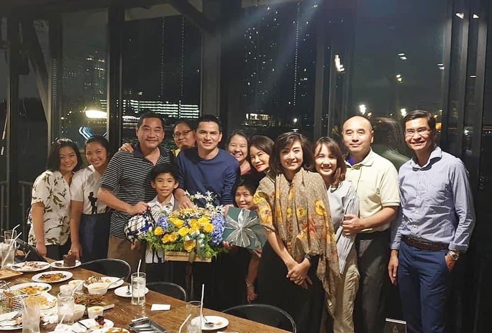 Kiatisuk chia tay bạn bè trước khi sang Việt Nam làm HLV HA Gia Lai - 9 Kiatisuk chia tay bạn bè trước khi sang Việt Nam làm HLV HA Gia Lai - 9