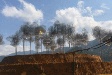 Sửng sốt hàng nghìn viên pha lê lấp lánh trên ruộng bậc thang Mù Cang Chải