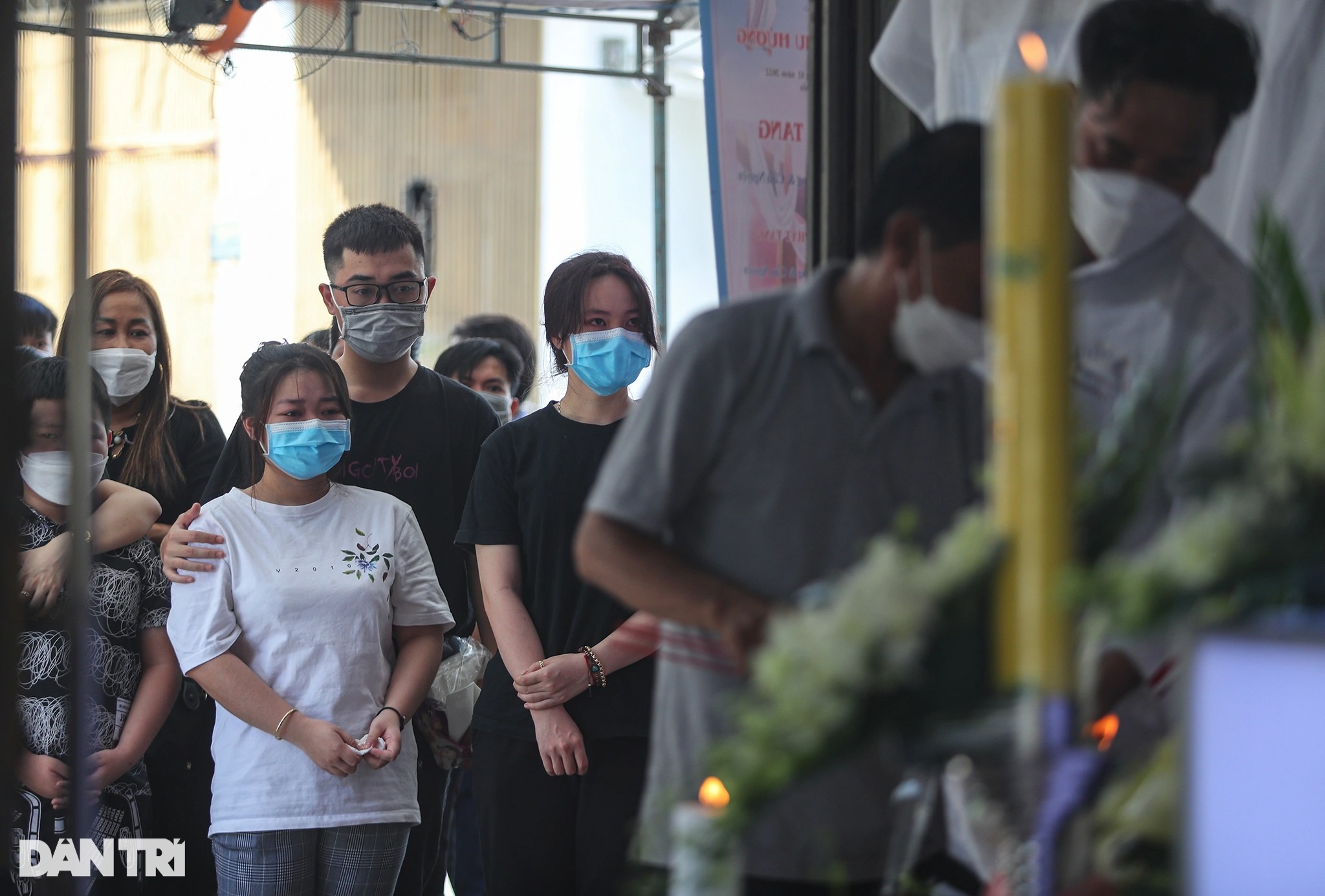 3 đám tang bao trùm xóm nhỏ ở TPHCM sau vụ chìm ca nô tại Hội An - 9 3 đám tang bao trùm xóm nhỏ ở TPHCM sau vụ chìm ca nô tại Hội An - 9