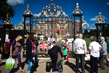 Người dân Anh tưởng nhớ 15 năm ngày mất công nương Diana