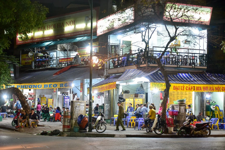 Hà Nội: Quán nhậu đìu hiu vắng khách, thất thu sau Nghị định 100 - 14 Hà Nội: Quán nhậu đìu hiu vắng khách, thất thu sau Nghị định 100 - 14