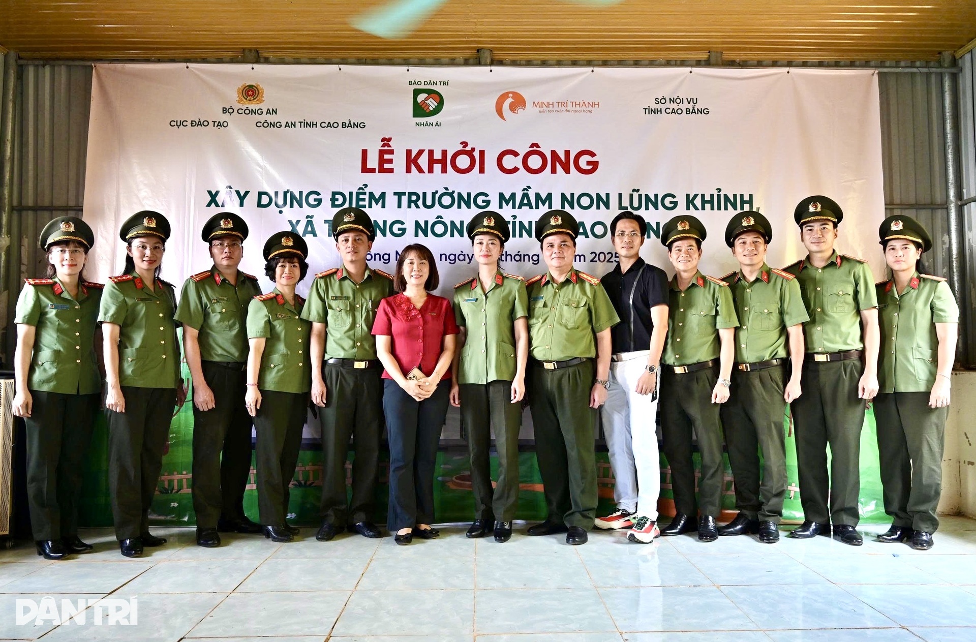 Báo Dân trí phối hợp cùng các đơn vị khởi công điểm trường Lũng Khỉnh - 16 Báo Dân trí phối hợp cùng các đơn vị khởi công điểm trường Lũng Khỉnh - 16