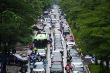 Mưa lớn do ảnh hưởng bão số 2: Giao thông Hà Nội tê liệt, ùn tắc kéo dài