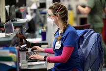 Không được xét nghiệm, y tá Mỹ thành nguồn lây Covid-19 tiềm ẩn