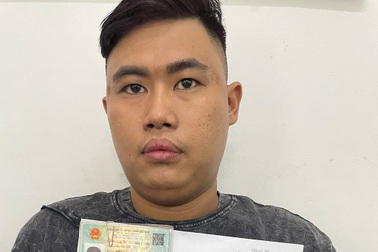 TPHCM: Dùng dao khống chế phụ nữ giữa đường cướp xe máy