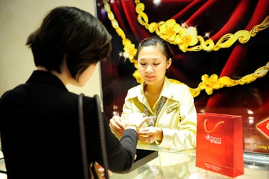 Giá vàng tăng chiều mua, giảm chiều bán