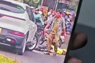 Tài xế xe ôm co giật giữa đường ở TPHCM, bị ô tô tông khi chờ xe cứu thương