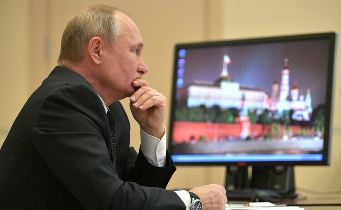 Hình ảnh chụp vào năm 2019 cho thấy ông Putin sử dụng máy tính chạy Windows XP (Ảnh: Điện Kremlin). Hình ảnh chụp vào năm 2019 cho thấy ông Putin sử dụng máy tính chạy Windows XP (Ảnh: Điện Kremlin).