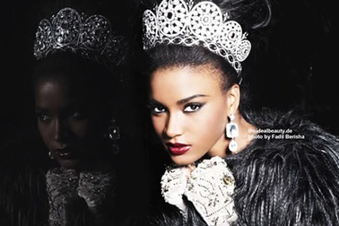 Xem tân Hoa hậu Hoàn vũ đóng quảng cáo