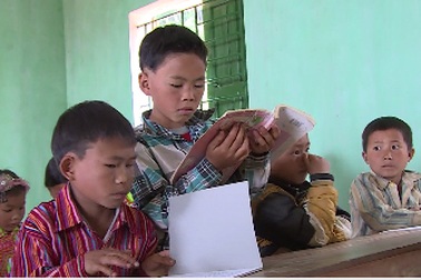 Sự thật vụ "học sinh đọc sách ngược" trên VTV