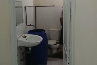 Phát hiện xác chết treo cổ trong nhà vệ sinh Bưu điện