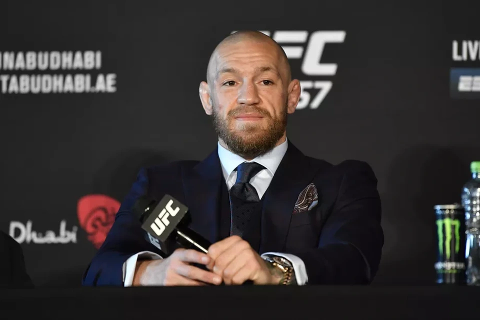 Gã điên McGregor nói gì sau khi bị hạ knock-out? - 1 Gã điên McGregor nói gì sau khi bị hạ knock-out? - 1