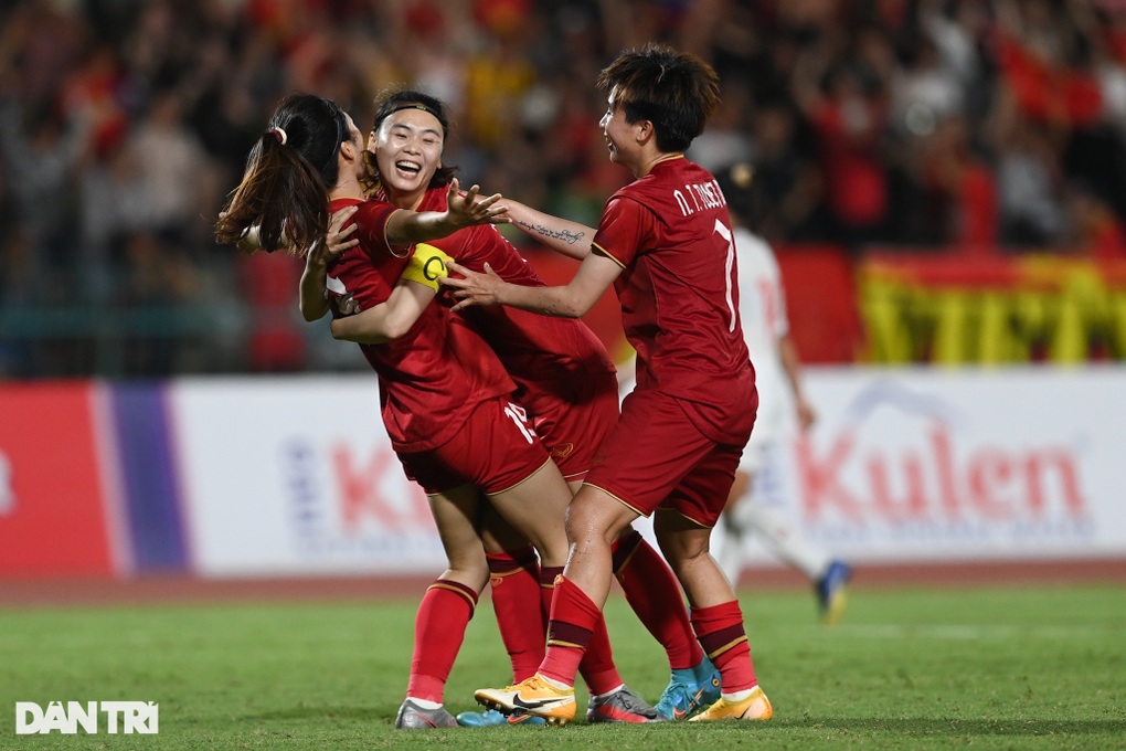 Vô địch SEA Games 32, đội tuyển nữ Việt Nam được thưởng 3,8 tỷ đồng - 1 Vô địch SEA Games 32, đội tuyển nữ Việt Nam được thưởng 3,8 tỷ đồng - 1