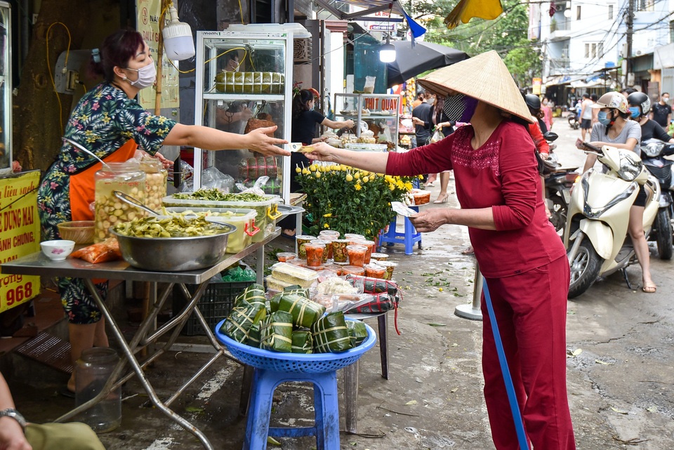 Hà Nội: Chợ dân sinh kẻ vạch, dựng rào phòng dịch Covid-19 - 9 Hà Nội: Chợ dân sinh kẻ vạch, dựng rào phòng dịch Covid-19 - 9