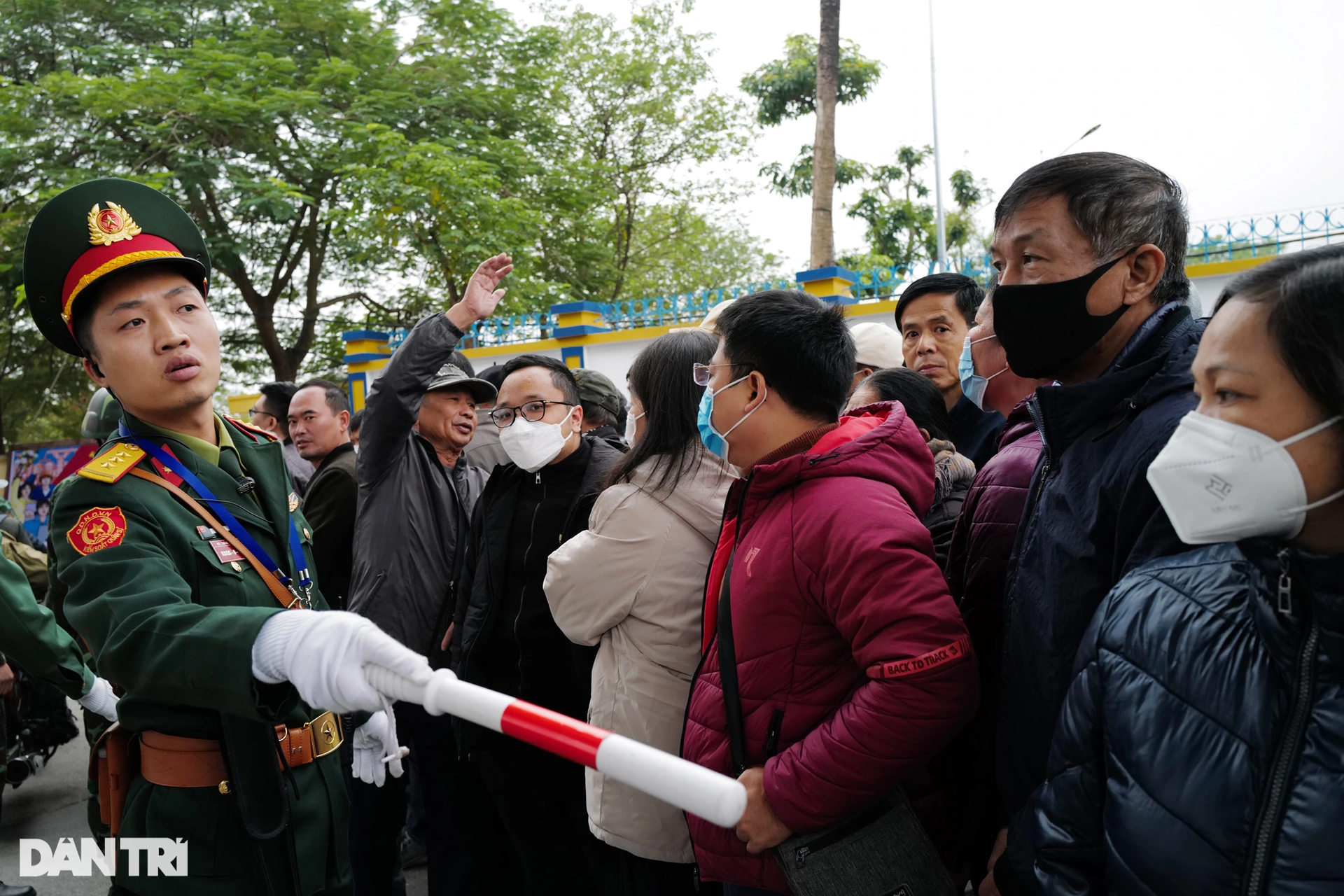 Người dân xếp hàng tham quan, trải nghiệm bắn súng tại Triển lãm Quốc phòng - 20 Người dân xếp hàng tham quan, trải nghiệm bắn súng tại Triển lãm Quốc phòng - 20