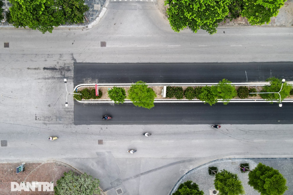 Hà Nội: Diện mạo mới đường Tôn Thất Thuyết sau khi xén dải phân cách - 3 Hà Nội: Diện mạo mới đường Tôn Thất Thuyết sau khi xén dải phân cách - 3