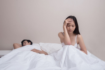 Tránh "gần gũi" vì vợ cả tháng không tắm, biết lý do tôi thấy ân hận