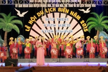 Hàng nghìn người chen chân dự lễ khai trương biển Hải Tiến