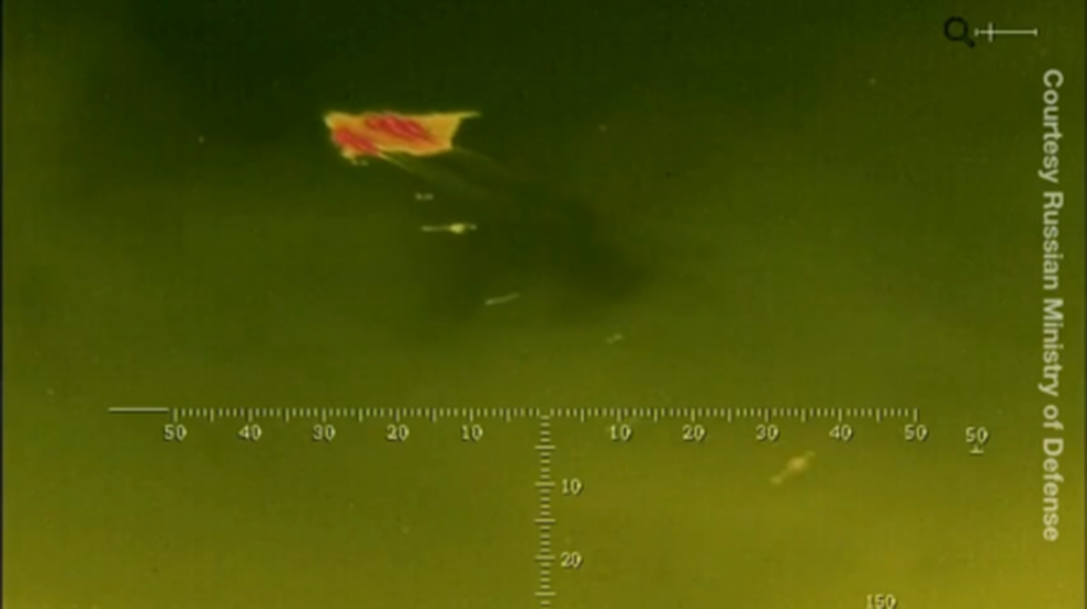 Màn nhảy dù của xe thiết giáp và quân nhân Nga trong đêm - 1