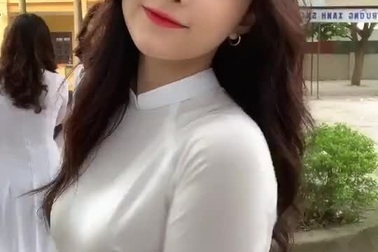 Chỉ 1m52, nữ sinh Bắc Ninh vẫn "hút hồn" dân mạng vì diện áo dài quá đẹp