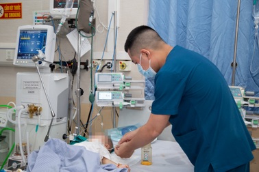 Hà Nội: Bệnh nhi suy hô hấp nặng do tay chân miệng
