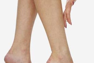 Dưỡng sinh với động tác xoay cổ chân