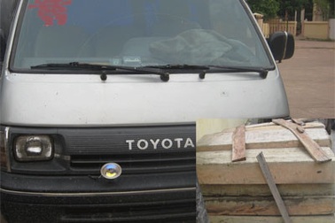 “Ngụy trang” là xe đám cưới để chở gỗ lậu