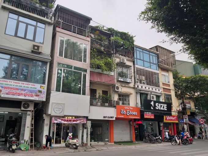 NÓNG: Công an Hà Nội vừa vây bắt kẻ dùng búa đánh nữ chủ quán cà phê ở Bình Thuận - Ảnh 3. NÓNG: Công an Hà Nội vừa vây bắt kẻ dùng búa đánh nữ chủ quán cà phê ở Bình Thuận - Ảnh 3.