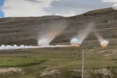 Màn pháo hoa khổng lồ thắp sáng sườn đồi ở dãy Himalaya gây tranh cãi