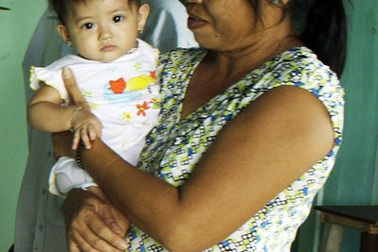 Quỹ Nhân ái hỗ trợ 5 triệu đồng đến bé 6 tháng tuổi mất cả cha lẫn mẹ do tai nạn giao thông