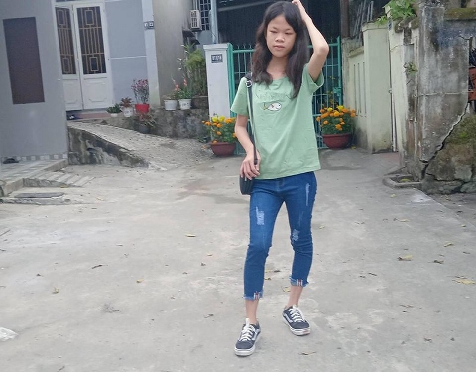 Nữ sinh thành hiện tượng mạng nhờ làm thơ thả thính vu vơ - 2 Nữ sinh thành hiện tượng mạng nhờ làm thơ thả thính vu vơ - 2