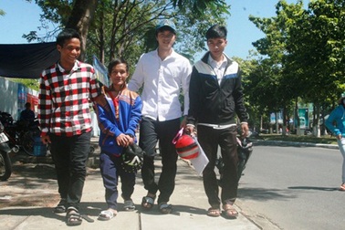 Thí sinh tí hon có tên 24 đi thi ĐH 