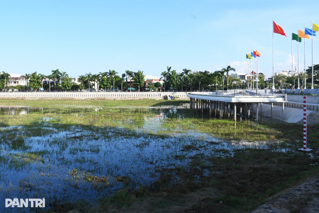 Hồ chứa nước tạo cảnh quan nhưng… thiếu nước - 1